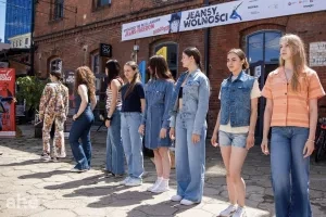 „Jeansy Wolności” z choreografią i oprawą taneczną studentów tańca