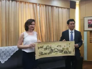 Jinan University -dr Olga Majchrzak z AHE w Łodzi 