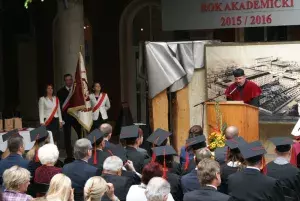 Rok akademicki 2015/2016 w Akademii ostał otwarty.